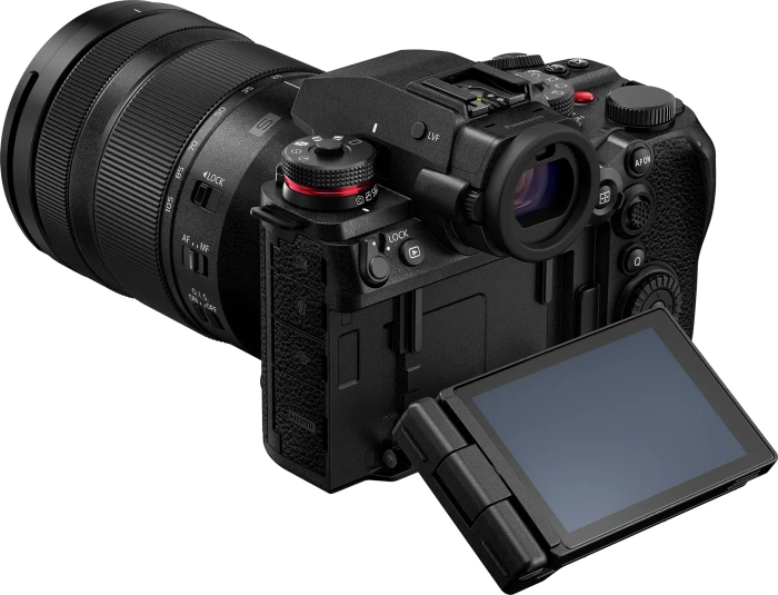 Panasonic Lumix DC-S1R II mit Objektiv Lumix S 24-105mm 4.0 Macro OIS
