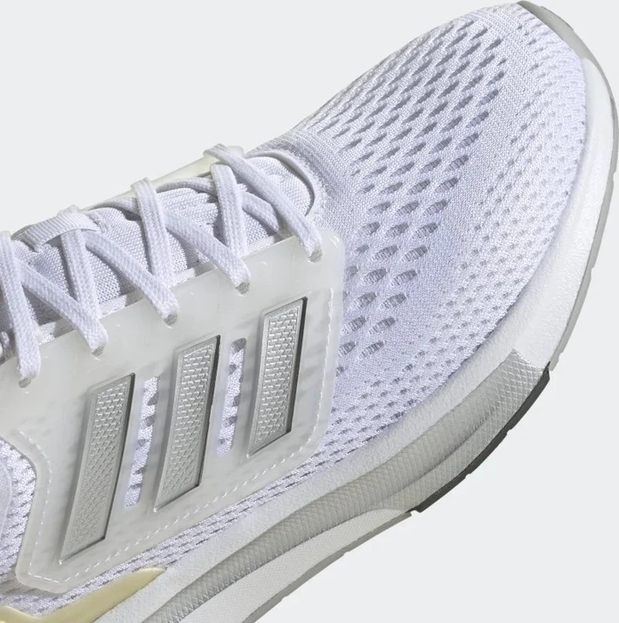 adidas EQ21 cloud white/matte silver/sandy beige met (Damen)