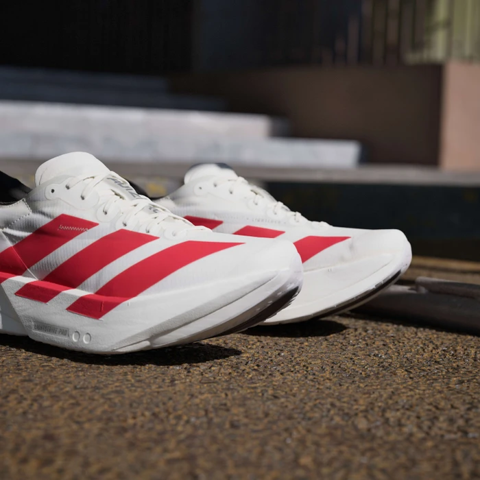 adidas Adizero Adios Pro 4 off white/better scarlet/core black (Herren)