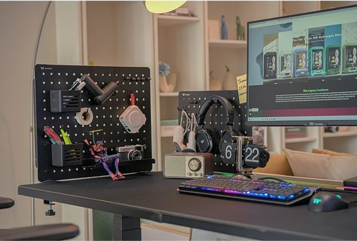 Thermaltake Gaming Desk Pegboard Tischerweiterung, Large, schwarz