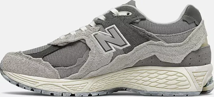 New Balance 2002R Protection Pack rain cloud/magnet (Herren)