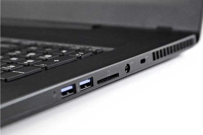 Schenker XMG C703-8UV, Core i7-4700MQ, 8GB RAM, 500GB HDD, GeForce GTX 765M, DE