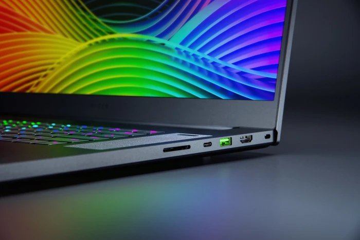 Razer Blade Pro 17 (2019) - FHD/144Hz, Core i7-9750H, 16GB RAM, 512GB SSD, GeForce RTX 2060, DE