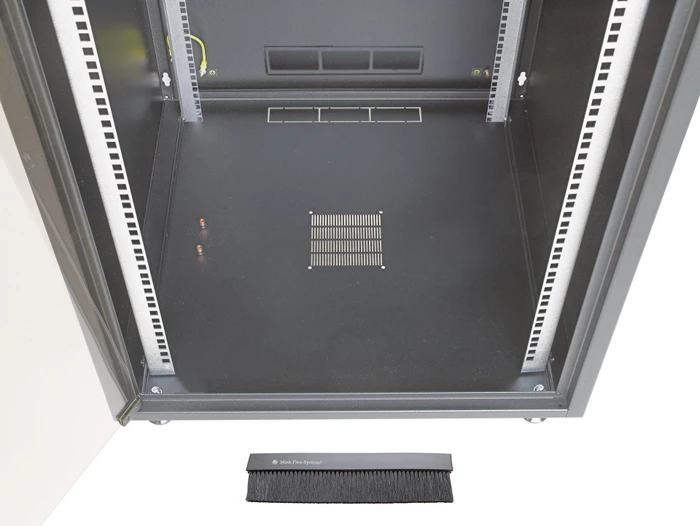 EFB Elektronik OFFICE 19" Netzwerkschrank 12HE, vormontiert, eigenbelüftet, IP20, RAL 9005, 600mm tief
