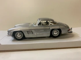 Bburago Mercedes-Benz 300SL silber