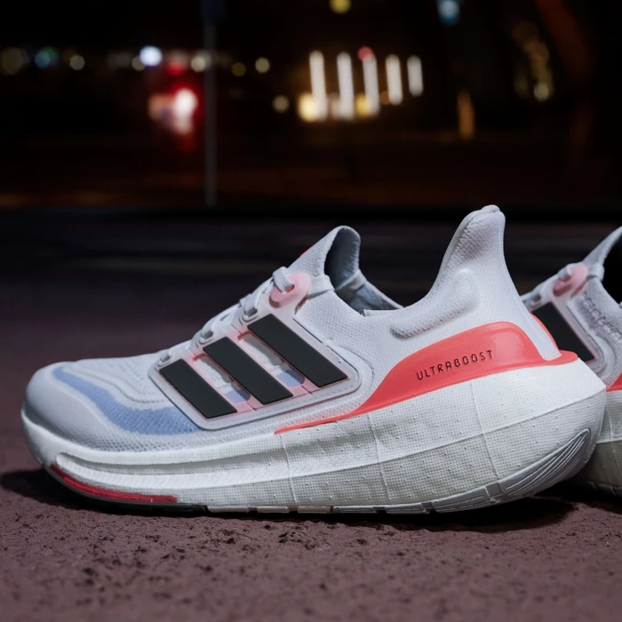 adidas Ultraboost Light cloud white/core black/solar red (Damen)