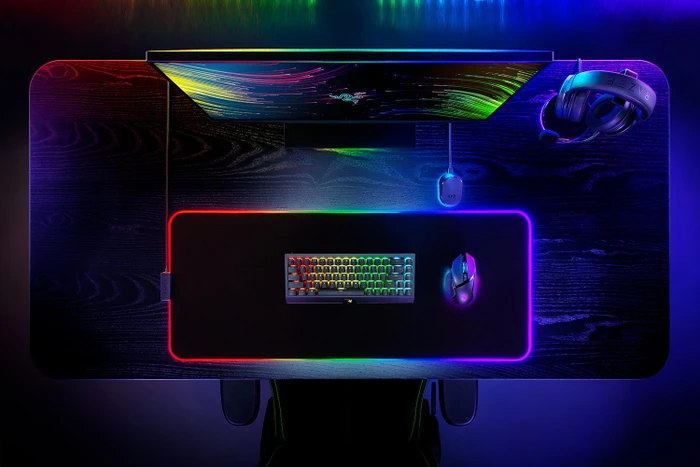 Razer Strider Chroma RGB Hybrid-Gaming-Mauspad, XXL - 900x370mm, schwarz