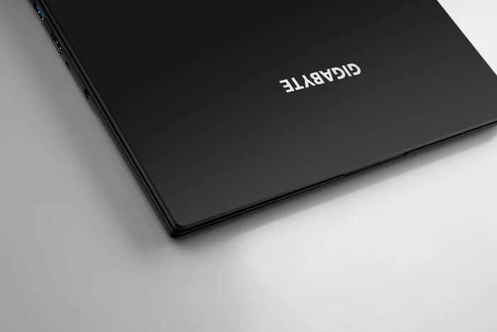 GIGABYTE AERO 15 Classic SA, Core i7-10750H, 16GB RAM, 512GB SSD, GeForce GTX 1660 Ti, DE