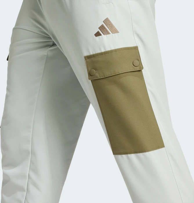 adidas Sportswear Woven Cargo Trainingsanzug wonder silver (Herren)