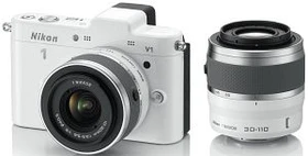 Nikon 1 V1 weiß mit Objektiv 1 NIKKOR 10-30mm 3.5-5.6 VR und 1 NIKKOR 30-110mm 3.8-5.6 VR