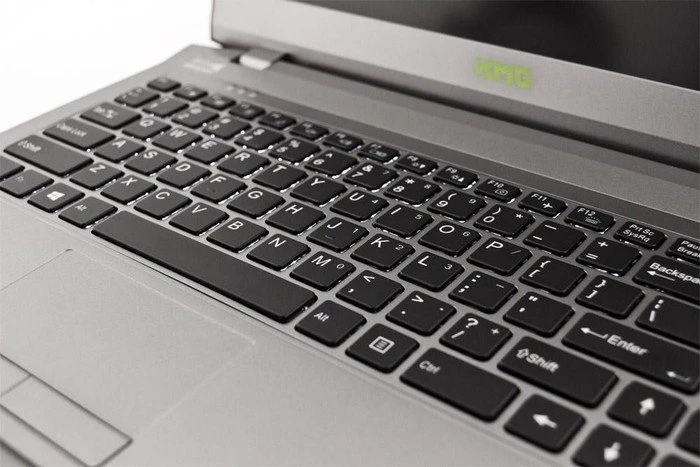 Schenker XMG A305-4UQ, Core i7-4710MQ, 8GB RAM, 1TB HDD, GeForce GTX 960M, DE
