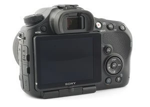 Sony Alpha 65 mit Objektiv 18-55mm 3.5-5.6 DT SAM