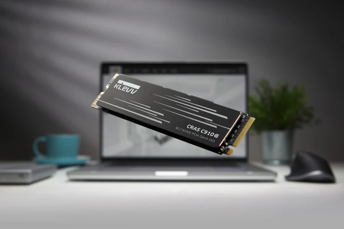 Klevv Cras C910G 4TB, Graphene, M.2 2280 / M-Key / PCIe 4.0 x4, Heatspreader