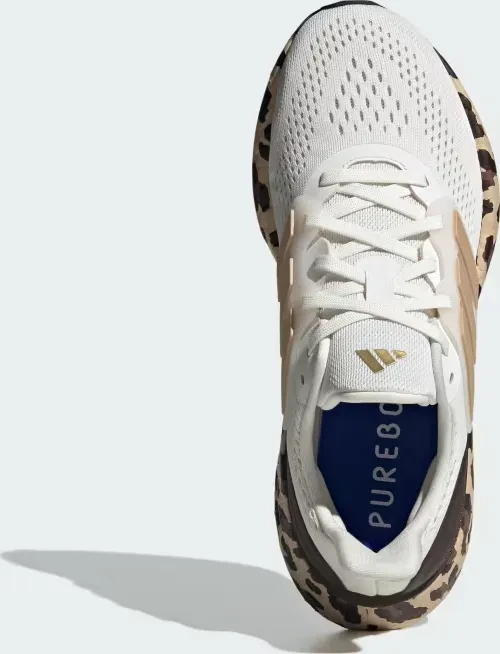adidas Pureboost 23 core white/gold metallic/shadow brown (Damen)