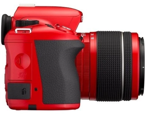 Pentax K-50 rot mit Objektiv smc DA 18-55mm 3.5-5.6 AL WR und smc DA 50-200mm 4.0-5.6 ED WR