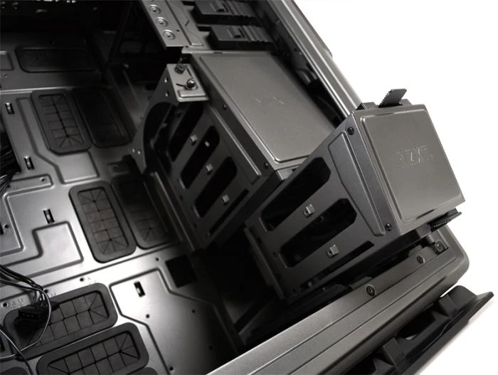 NZXT Phantom 820 Gunmetal, Acrylfenster