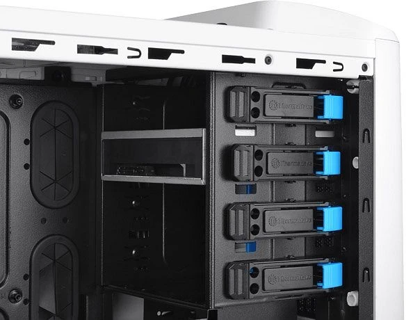 Thermaltake Chaser A41 Snow Edition, Acrylfenster