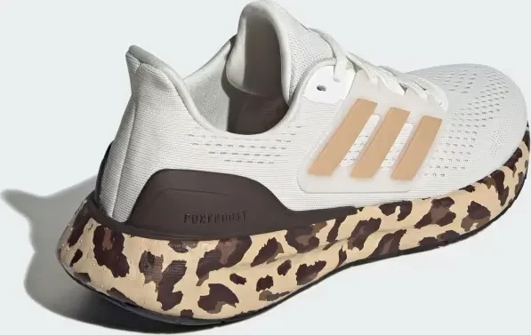 adidas Pureboost 23 core white/gold metallic/shadow brown (Damen)