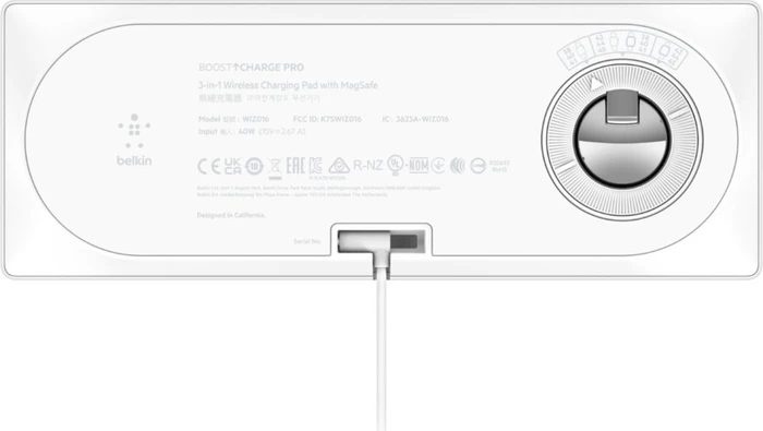 Belkin BoostCharge 3-in-1 Charging Pad with MagSafe weiß