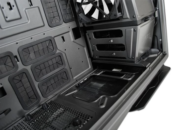 NZXT Phantom 820 Gunmetal, Acrylfenster