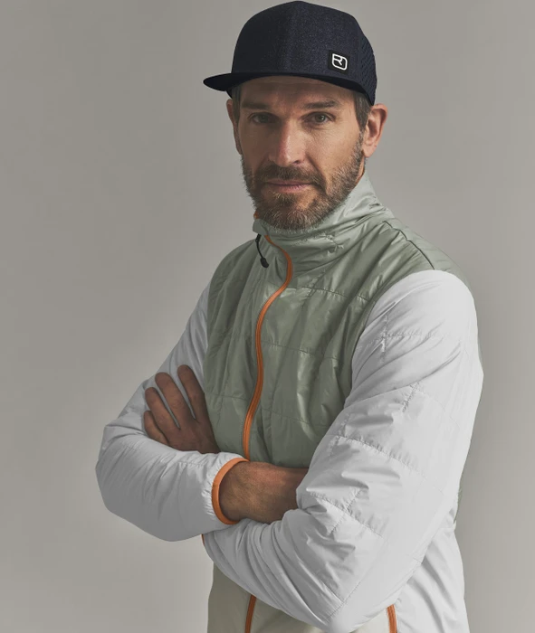 Ortovox Logo Air Trucker Kappe black raven