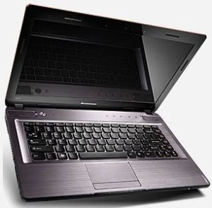 Lenovo IdeaPad Y570, Core i5-2430M, 4GB RAM, 500GB HDD, GeForce GT 555M, DE