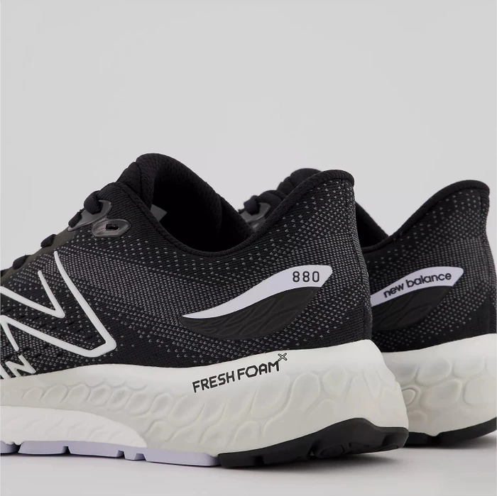 New Balance Fresh Foam X 880v12 black/violet haze/steel (Damen)