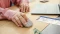 Logitech Mobi Fold Ultra-portable Wireless Mouse Sand, beige/grau, Logi Bolt, USB/Bluetooth Vorschaubild