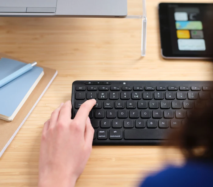Trust Lyra Compact Wireless Keyboard, schwarz, USB/Bluetooth, DE