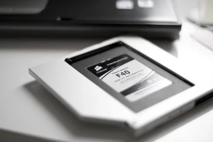 Digitus 2.5" auf 5.25" SlimLine Einbaurahmen