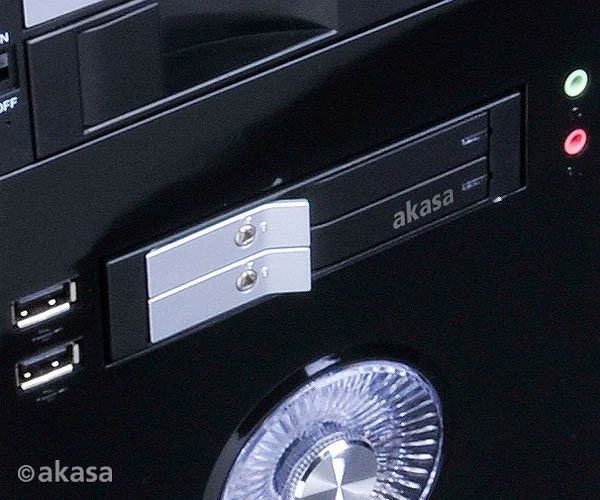 Akasa Lokstor M21