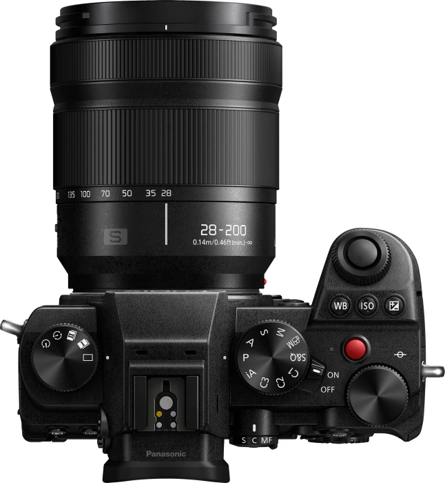 Panasonic Lumix DC-S5D mit Objektiv Lumix S 28-200mm 4.0-7.1 Makro OIS