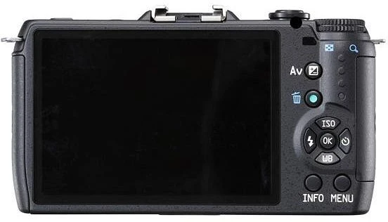 Pentax Q10 schwarz mit Objektiv Q 02 Standard Zoom 5-15mm 2.8-4.5 AL