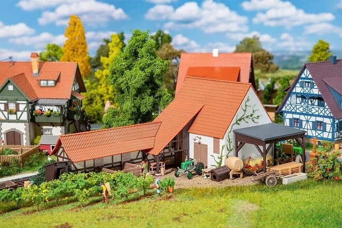 Faller Landwirtschaftliches Gebäude mit Zubehör