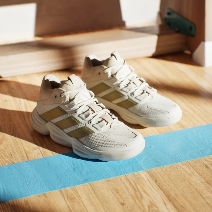 adidas Courtstabil off white/gold metallic/crystal sand (Damen)