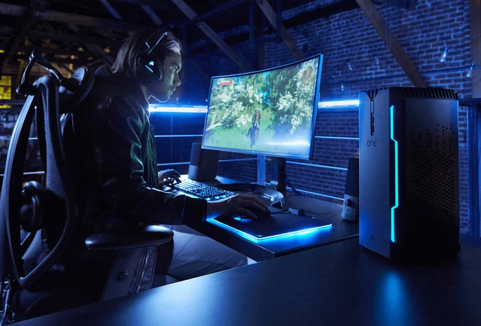 Corsair ONE Pro, Core i7-7700K, 16GB RAM, 480GB SSD, 2TB HDD, GeForce GTX 1080