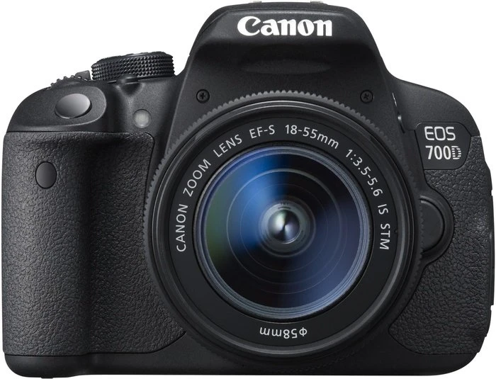 Canon EOS 700D mit Objektiv EF-S 18-55mm 3.5-5.6 IS STM