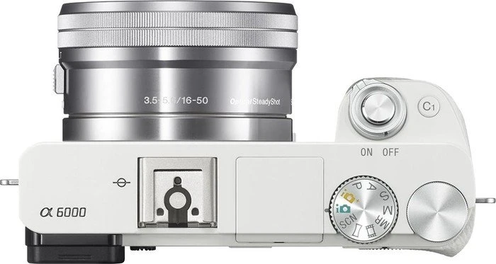 Sony Alpha 6000 weiß mit Objektiv E PZ 16-50mm 3.5-5.6 OSS