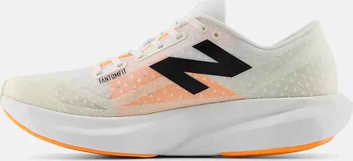 New Balance FuelCell Rebel v4 white/angora/hot mango (Herren)