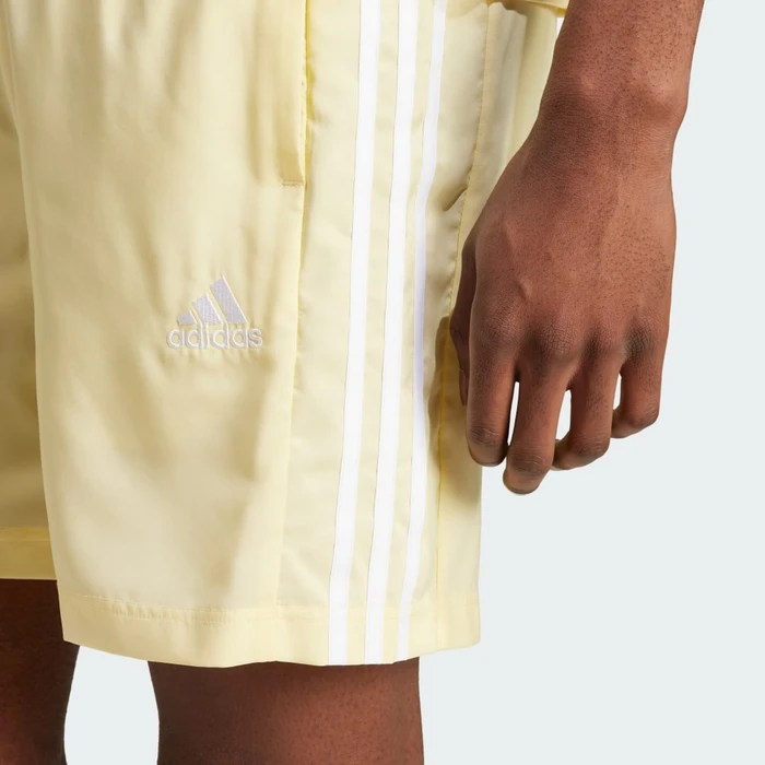 adidas Aeroready Essentials Chelsea 3-Streifen Shorts Trainingshose kurz almost yellow (Herren)