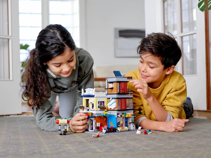 LEGO Creator 3in1 - Stadthaus mit Zoohandlung & Café