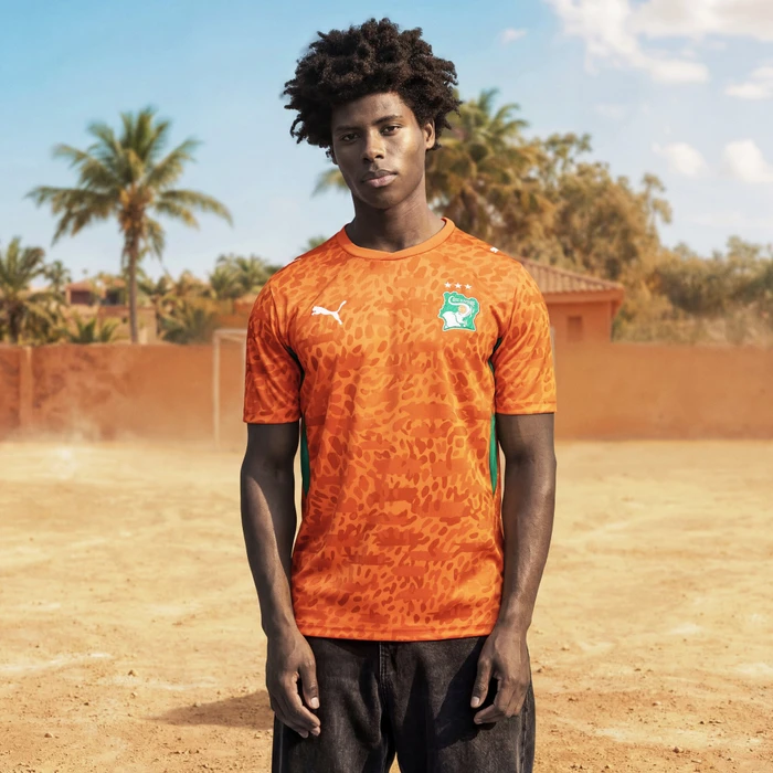 Puma FIFA WM 2026 Elfenbeinküste Heimtrikot kurzarm rickie orange/sport green (Herren)
