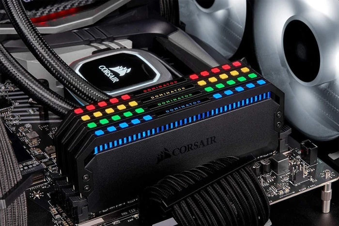 Corsair Dominator Platinum RGB UDIMM 32GB Kit, DDR4-4000, CL19-23-23-45