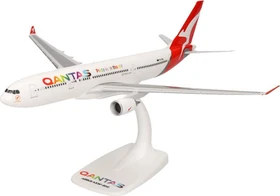 Herpa Qantas Airbus A330-200 Pride is in the Air