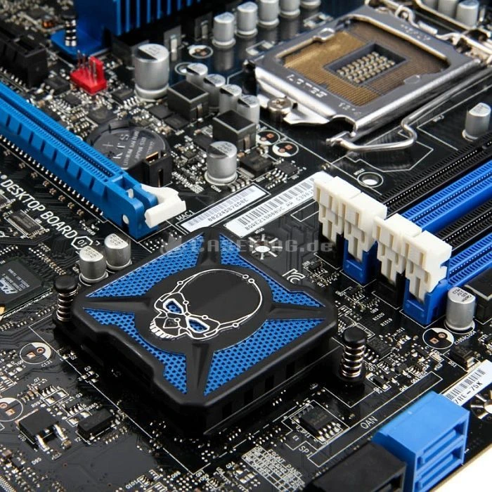 Intel Extreme Series DZ77RE-75K (Intel 1155)