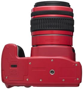 Pentax K-x rot mit Objektiv smc DA L 18-55mm 3.5-5.6 AL