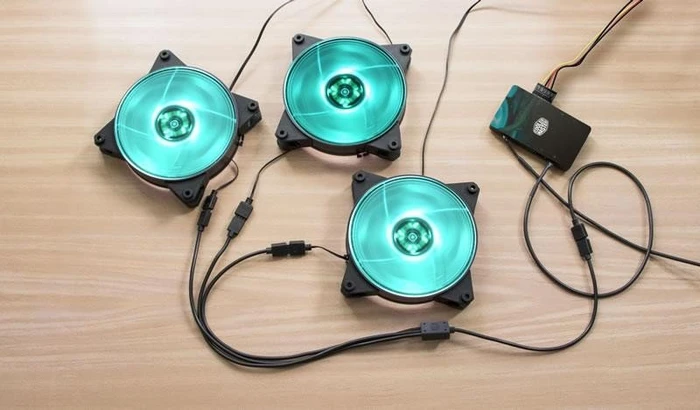 Cooler Master 4-Pin RGB Splitter Kabel, schwarz
