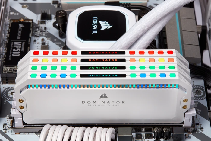 Corsair Dominator Platinum RGB White UDIMM 32GB Kit, DDR4-3200, CL16-18-18-36