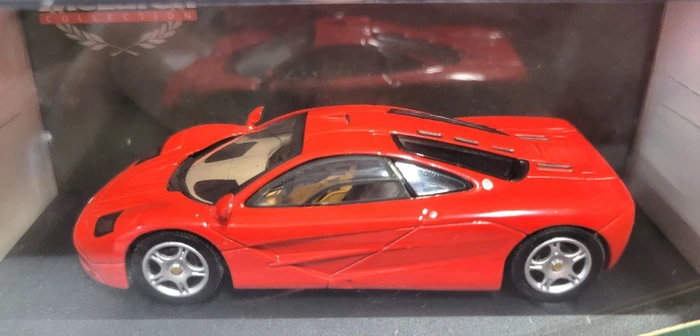 Minichamps McLaren F1 Roadcar rot (530133432)
