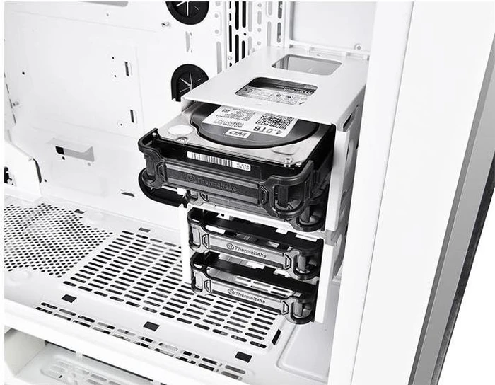 Thermaltake View 71 TG Snow, Glasfenster